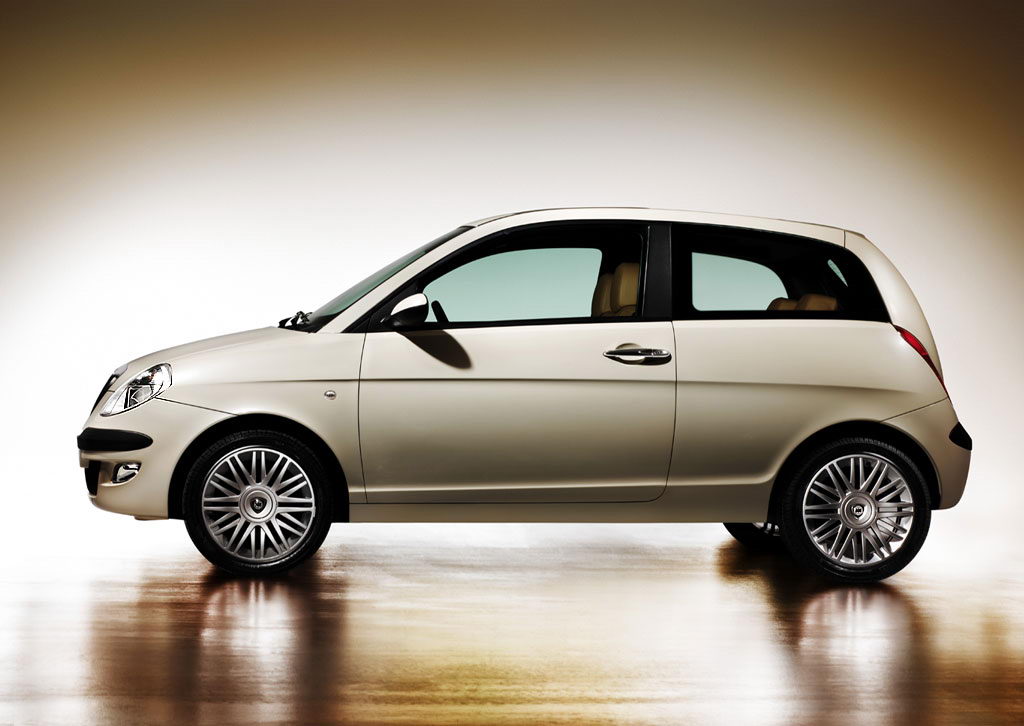 Lancia Ypsilon 2003 02.jpg